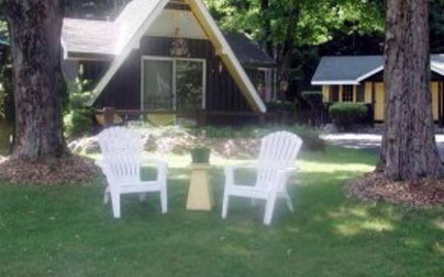 Amber Lantern Duplex Cottage