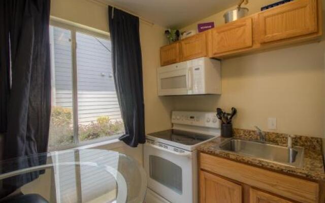 Oak Shores-Oak Shores Studio 22