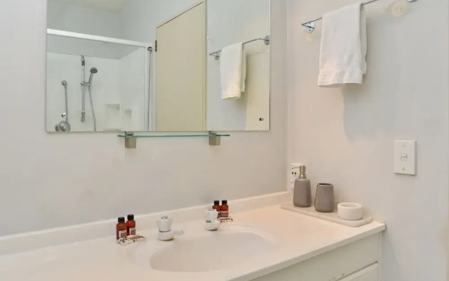 Park Lane Apartment 4