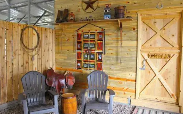 Horse Barn-Silver Room