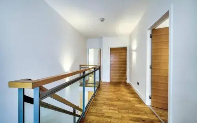Q Suites