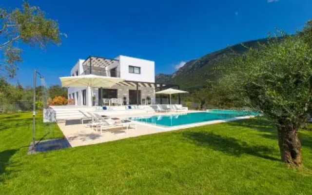 Villa Acaste