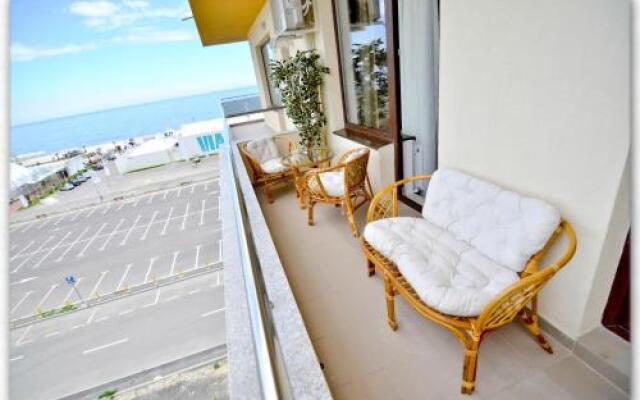 Summerland Luxury Studios by the sea