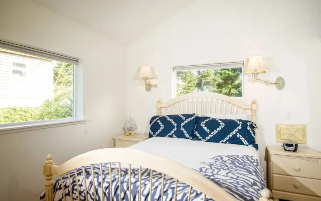 Rememberance Studio cottage by RedAwning