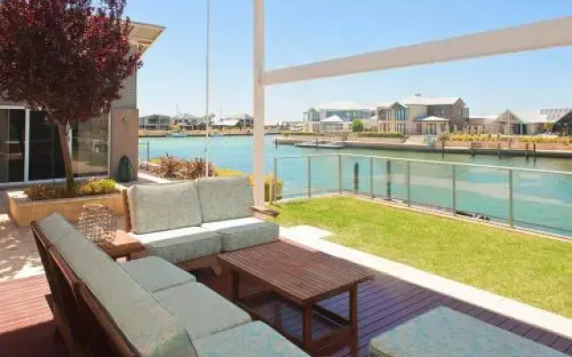 Dunsborough Holiday Homes – 6 Bernier Retreat