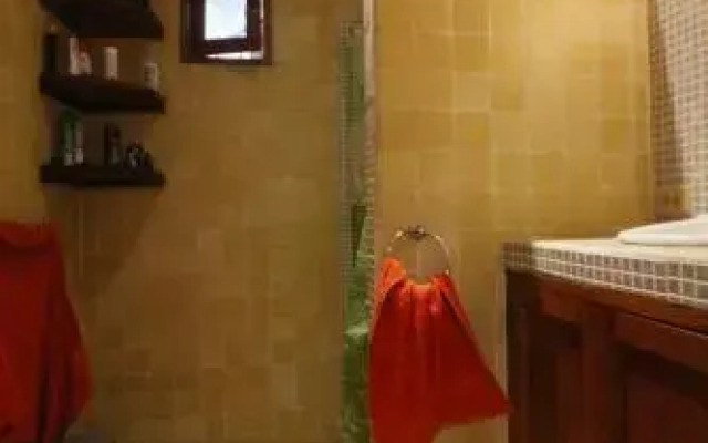 Casa Amarilla