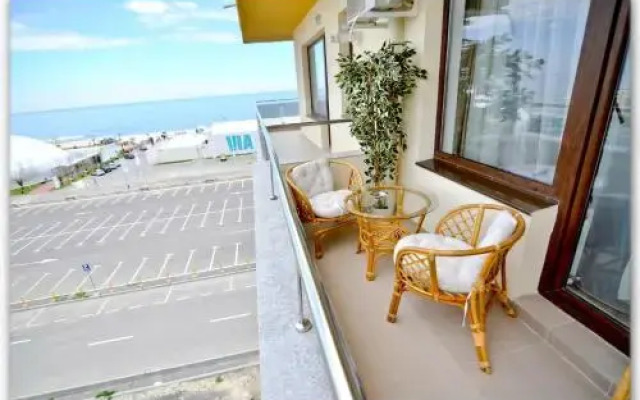 Summerland Luxury Studios by the sea