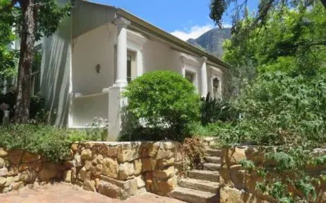 Au Pear Boutique Guest House
