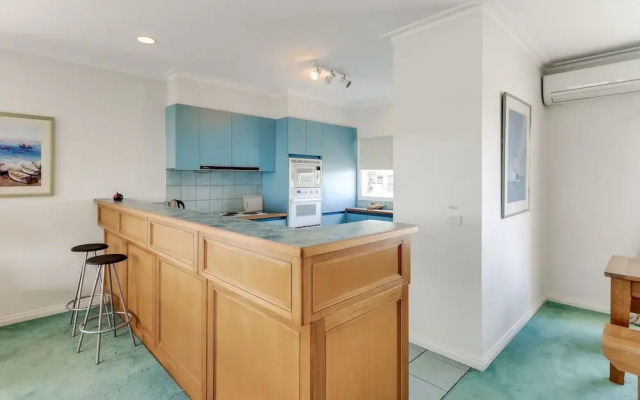 The Apartment, Metung