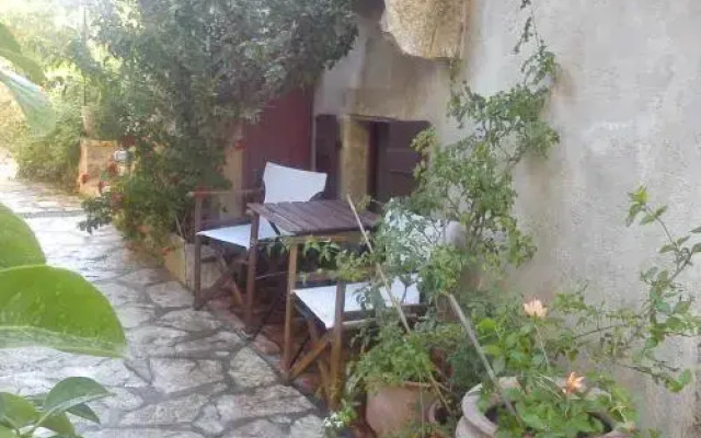 Porfyrousa Traditional Hotel