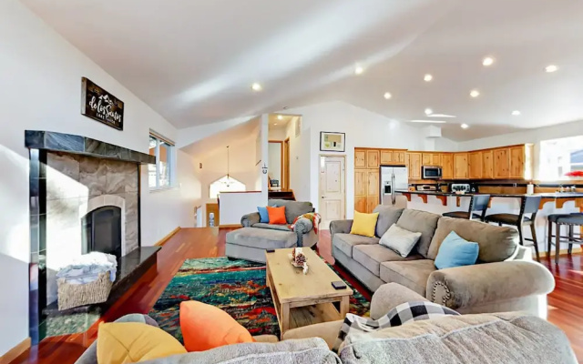 3169 Pioneer Trl Home