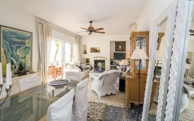 LG-Private villa and pool 100m to beach