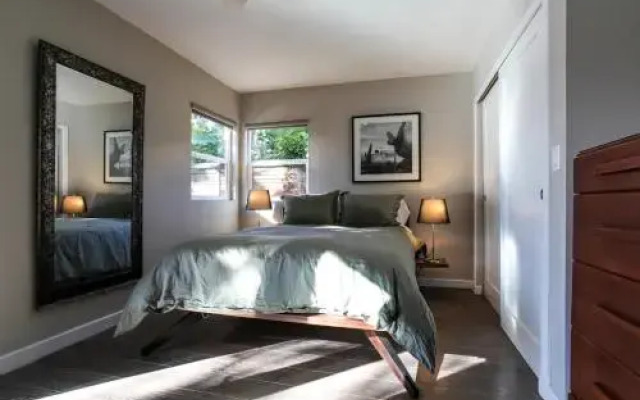 VE Canal Adjacent Home 2 Br home by RedAwning