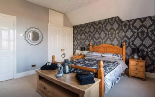 Ty Mynydd Lodge Holiday Home