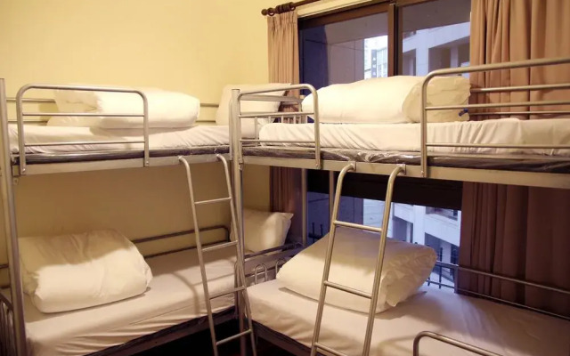Hive House Capsule Inn 台北丰潮屋膠囊旅館