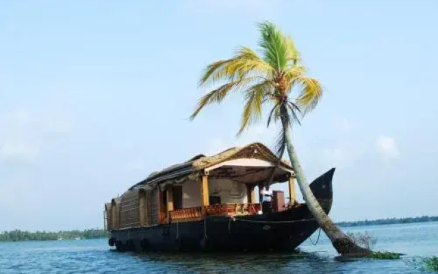 Pournami Houseboats