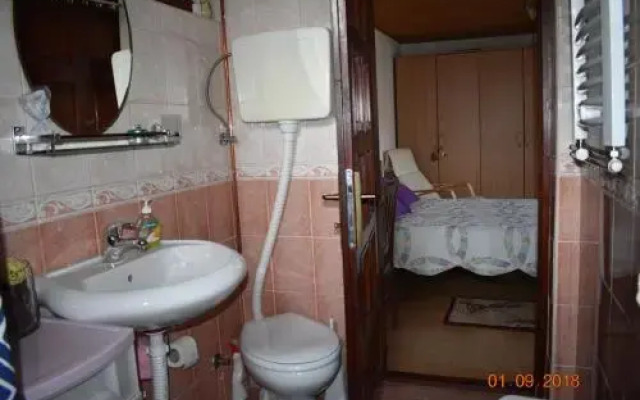 Airport Garni Hotel