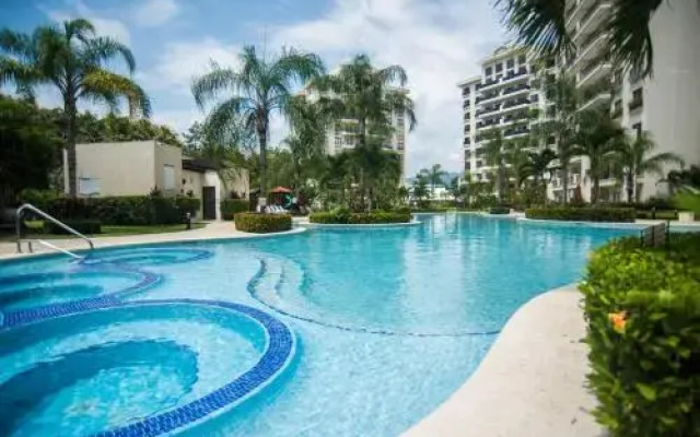 Sandra Condo in Jaco Bay