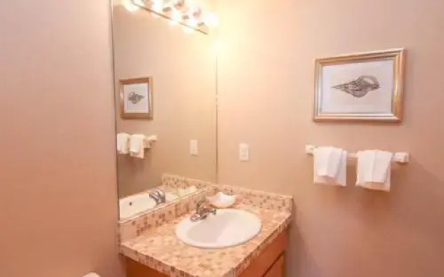 Hubbert Hideaway - 4 Br home by RedAwning
