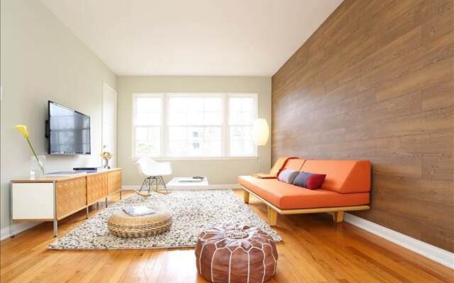 Venice Beachwood - 2 BR Recently remodeled Midcentury Design Suite 5 min Walk to Beach! - MOD 42167