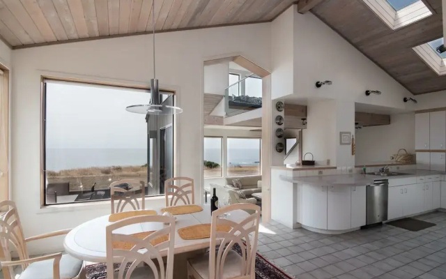 Seafront 3 Br home by RedAwning