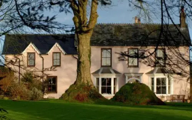 Cefn-y-Dre Country House