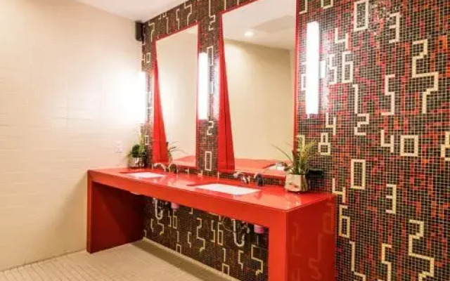 JP Stays - Elegant Luxury Suite