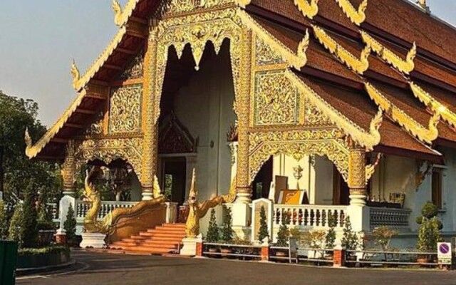 Luxury Chiang Mai Old City Town House