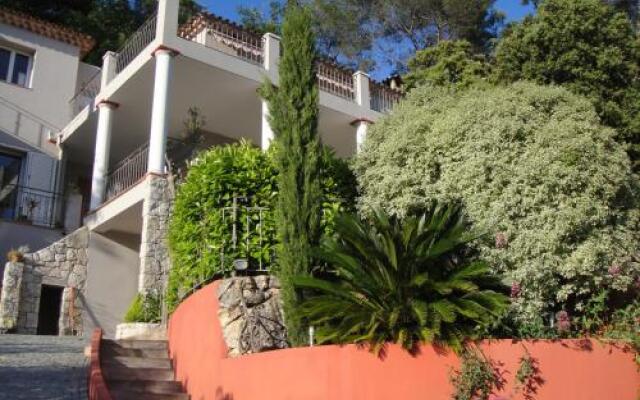 Côte dAzur Sous les Pins