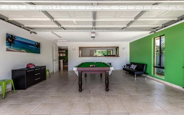 Coolum Waves Pet Friendly Holiday House
