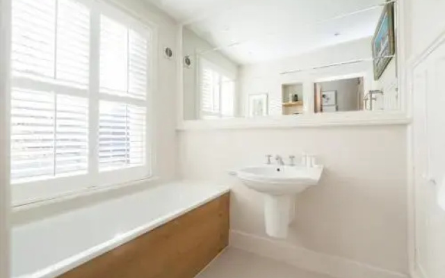 Three Bedroom House in Fulham
