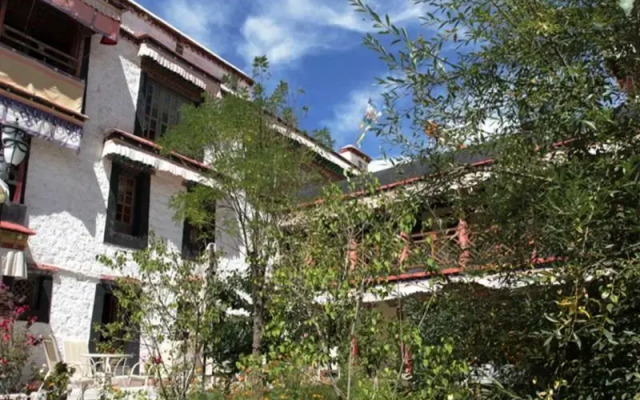 Yabshi Phunkhang Heritage Hotel