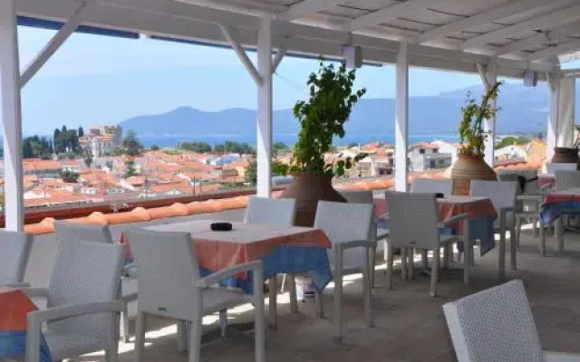 Remezzo Hotel & Studios
