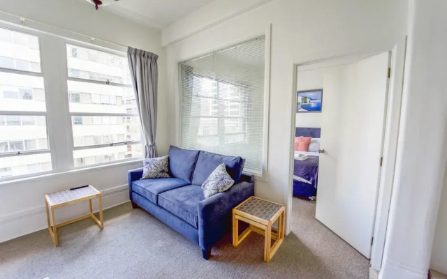 Zodiak's Apartment close to Sky Tower