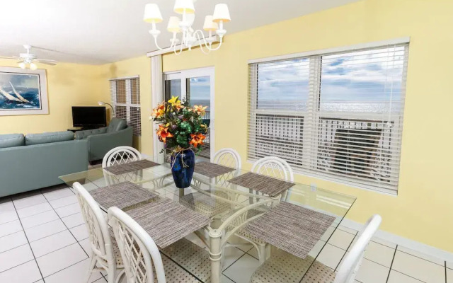 Islander 4007 by RedAwning