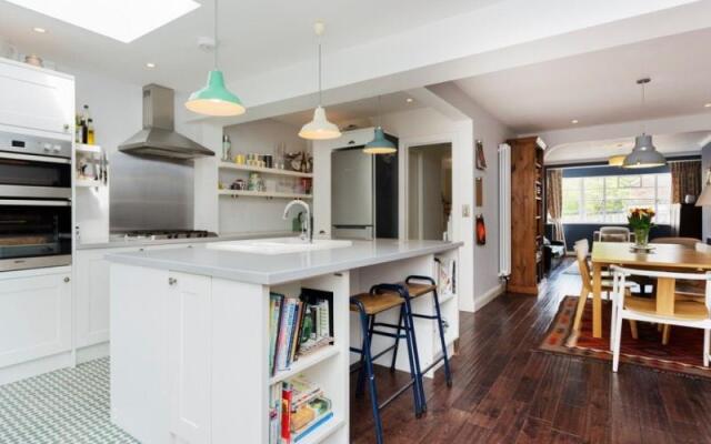 Veeve 3 Bed House On Rokesly Avenue Crouch End