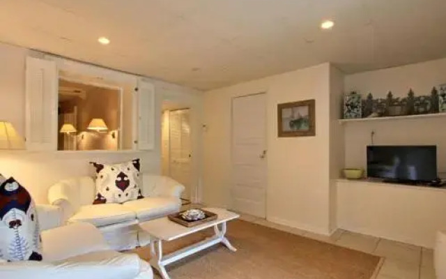 Jones Street Retreat
