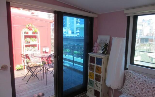 Oriental Modern Apartment 6