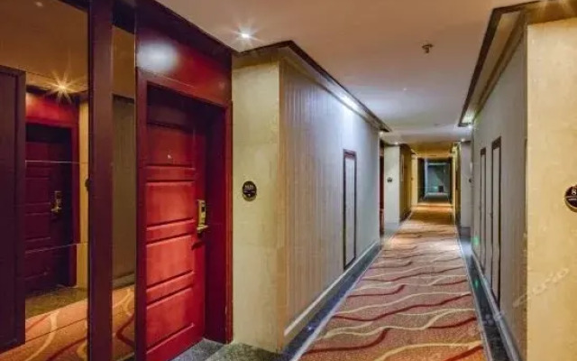 Yihuang Holiday Hotel
