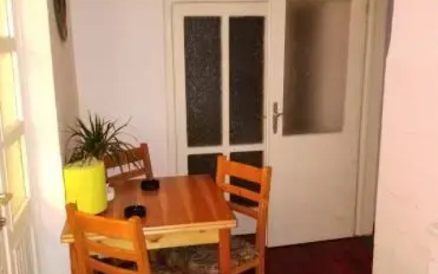 Sadrvan Room's