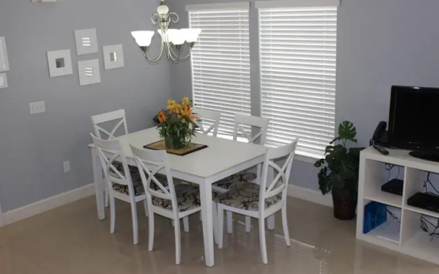 ACO - Lucaya Village Gorgeous Townhome (1505)