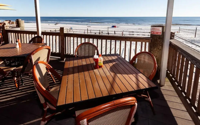 Pelican Isle 107 by RedAwning