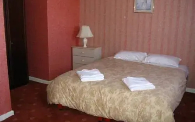 Broadway Hotel