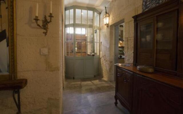 La Maison Des Baux Arts