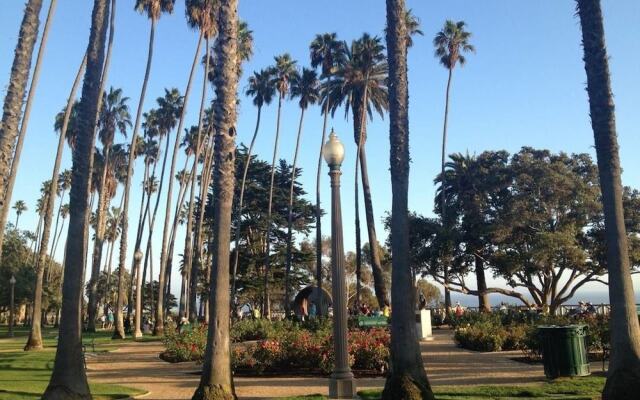 Venice Beach Apartment D - Only 1 Block to Beach