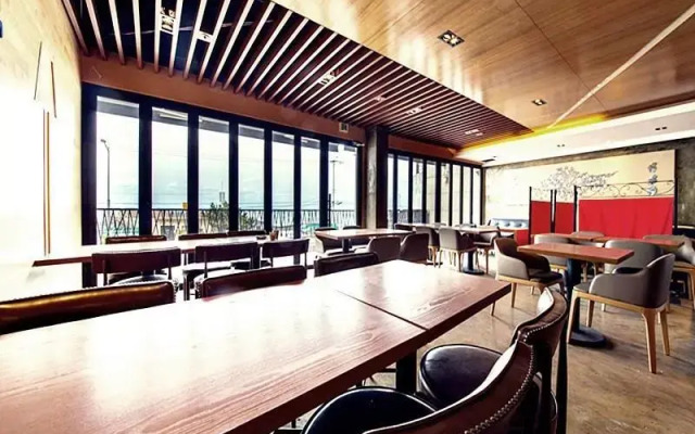 Four Season Beach Tourist Hotel