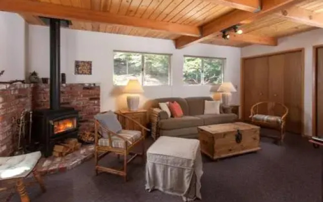 Iravani Dog Friendly Cabin by RedAwning