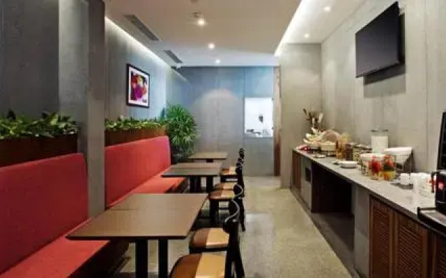 Plaza Premium Day Hotel
