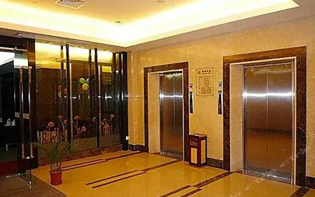 鹤山椰林酒店