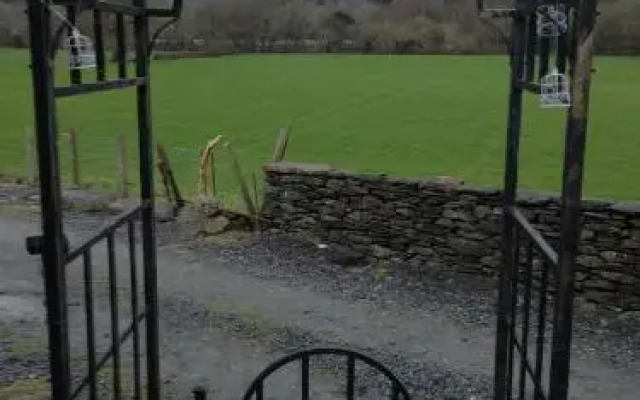 Tyddyn Bach Cottage & Bunk Huts